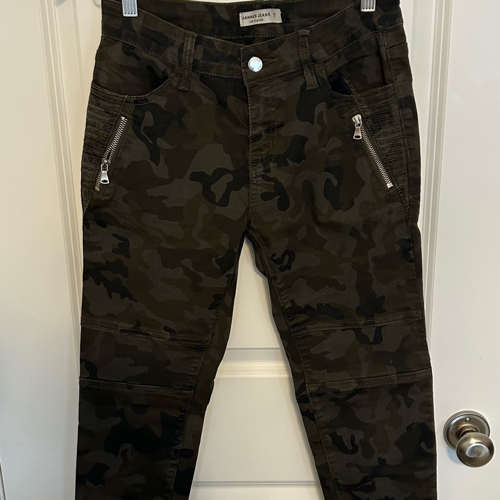 Camo Skinny Pants with Zipper Accents